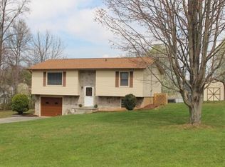 131 Anderson Rd, Johnson City, TN 37601