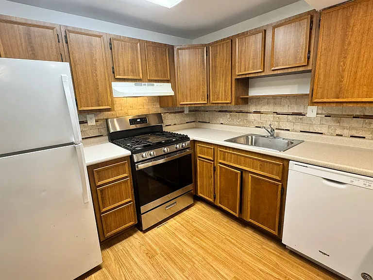 1 Hillside Ave — Photo 4