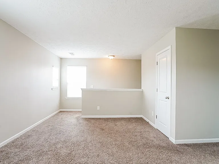 1718 Hartford Ln — Photo 9