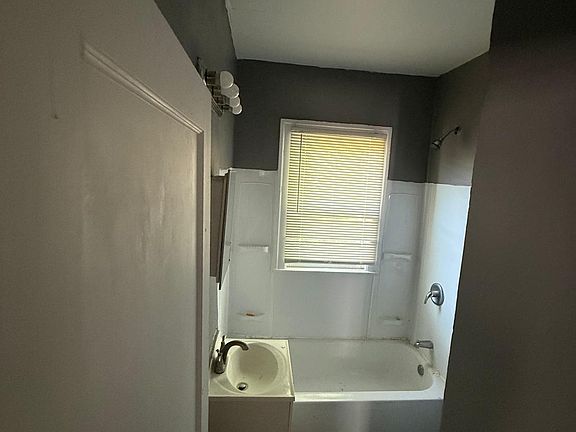 2nd image of 5517 Hillsboro St