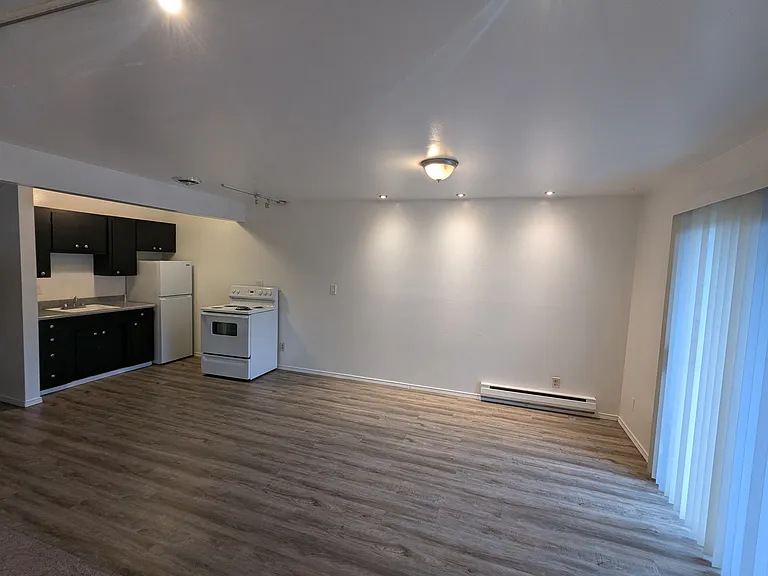 Cinebar Apartments — Photo 13