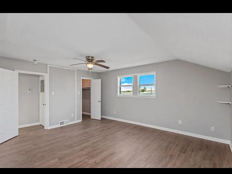 1911 Hodges St — Photo 9