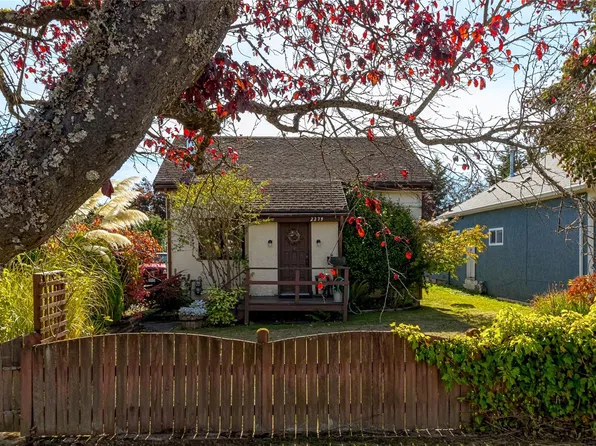 2279 Bradford Ave, Sidney, BC V8L 2C9