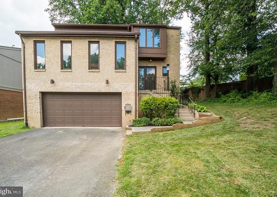 1st image of 3703 Oak Hill Way
