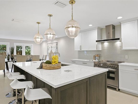3rd image of 576 W Davis Blvd