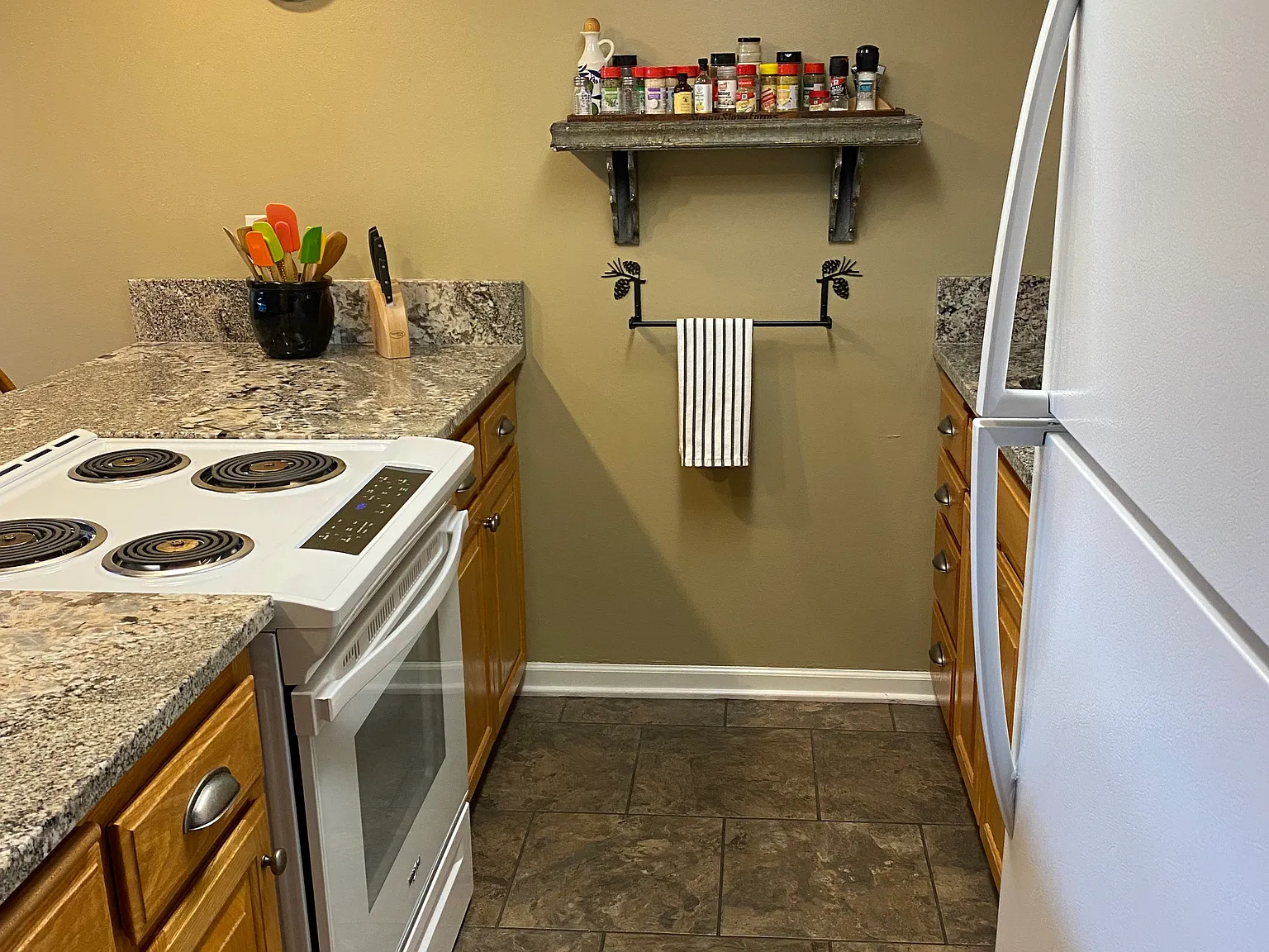 2 bed, 1.5 bath, 2000 sqft, $2,400 — Photo 3