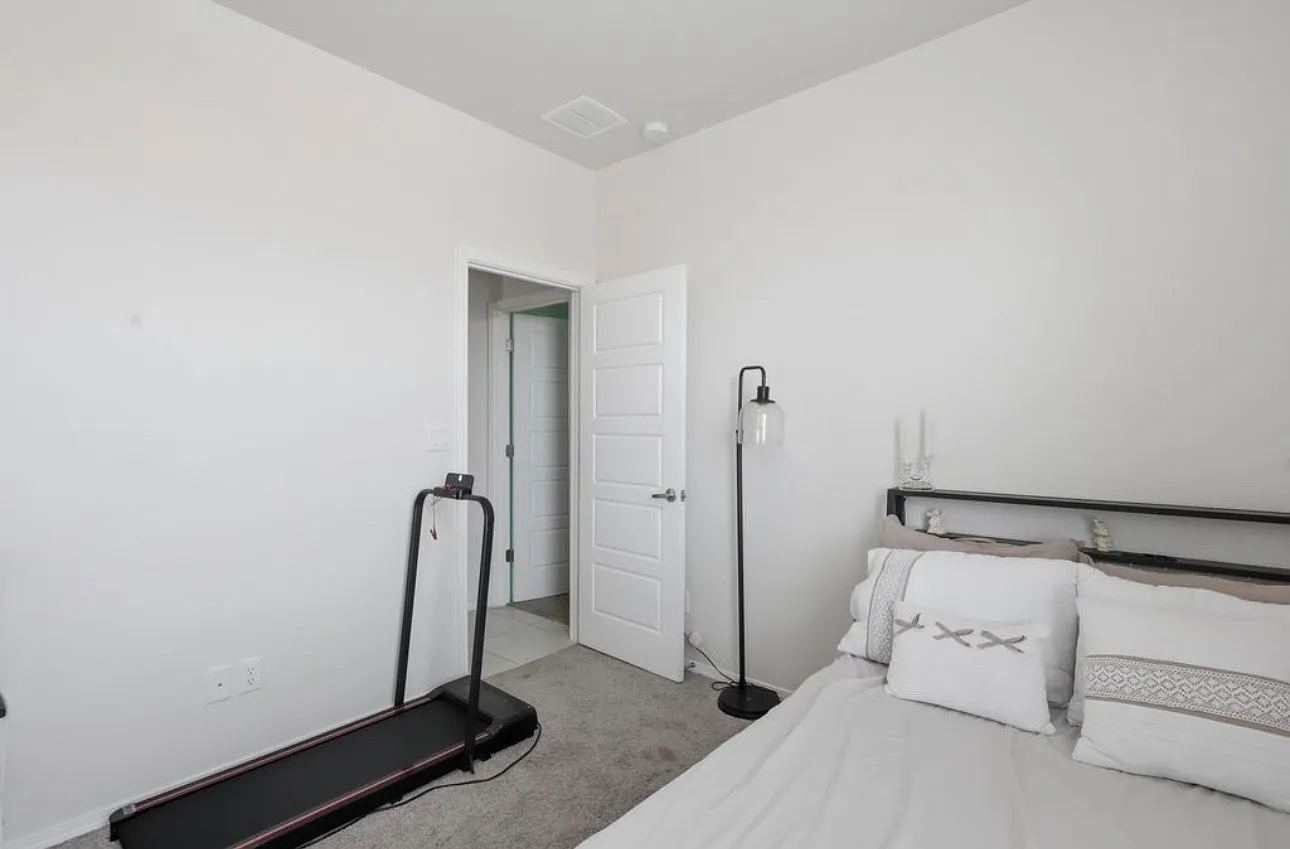 3 bed, 1501 sqft, $2,200 — Photo 2