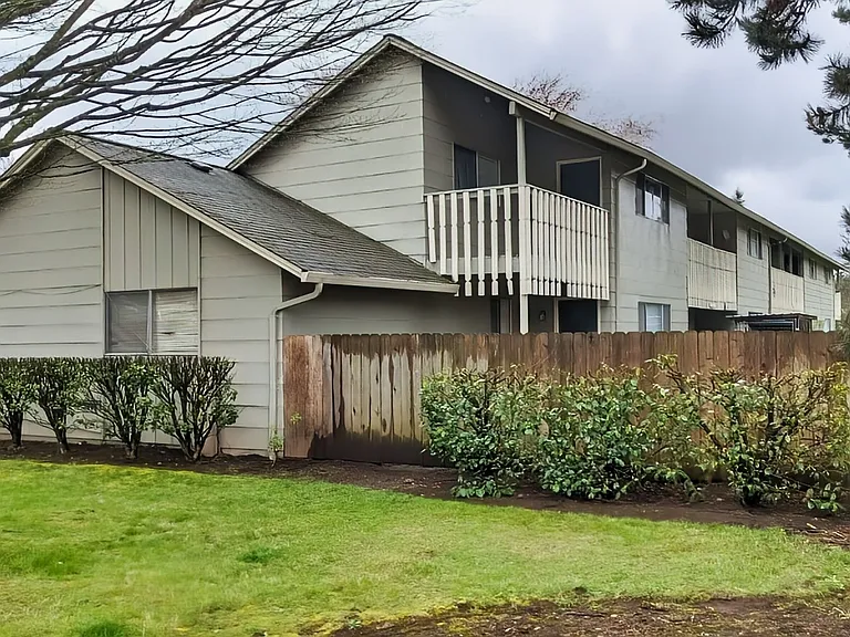 Royal Crest Townhomes — Photo 5
