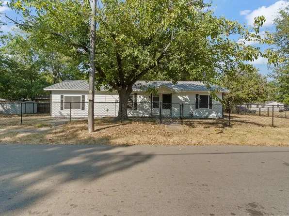 1130 Alvarado St, Cleburne, TX 76031