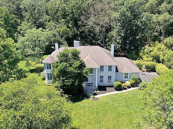 2nd image of 25 Revere Ct