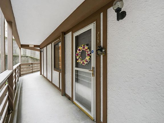 2nd image of 616 Turkey Nest Rd APT 209