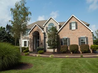 19 Mathew Dr, Annandale, NJ 08801