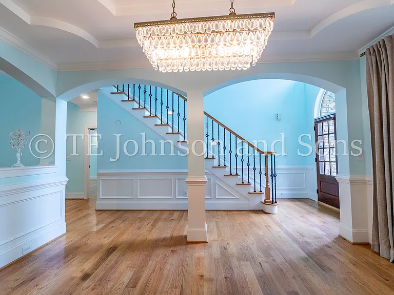 1112 Oakencroft Ct — Photo 4