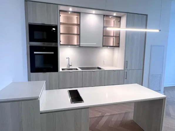 11 Yorkville Ave, Toronto, ON