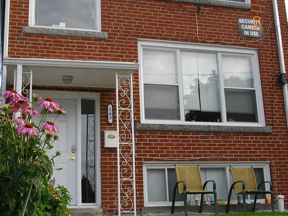 163 Livingstone Ave #LOWER