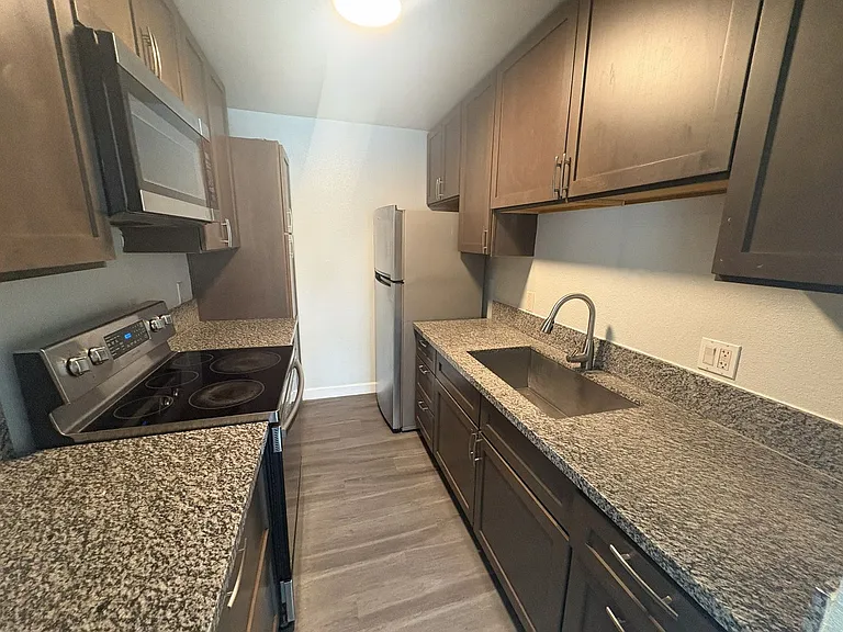 901 Carro Dr #3 — Photo 2