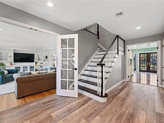 3rd image of 21 Chester Ct