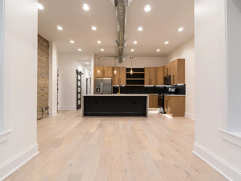 4745 N Beacon St #3S — Photo 2