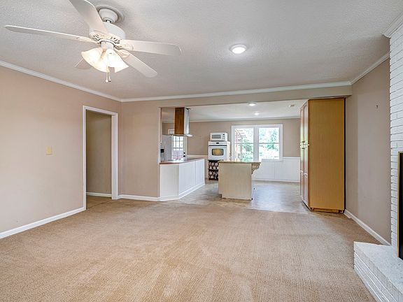 5th image of 2601 Hilldale Dr