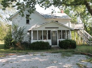 17610 Bayside Dr, Tonganoxie, KS 66086