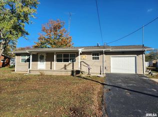 708 S Broadway St, Sesser, IL 62884