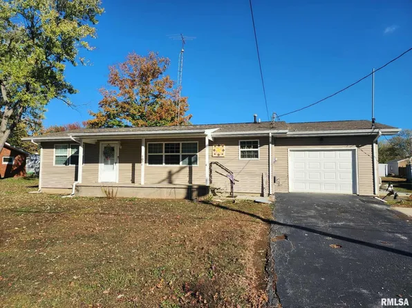 708 S Broadway St, Sesser, IL 62884