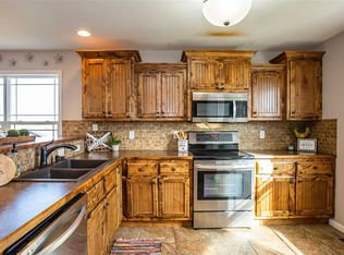 721 Loma Ridge Cir, Manhattan, KS 66503