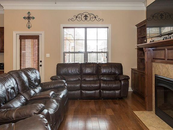 5th image of 102 Scarlet Oak Dr