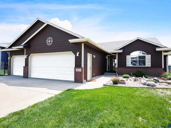 613 Saint Jerome St, Harrisburg, SD 57032