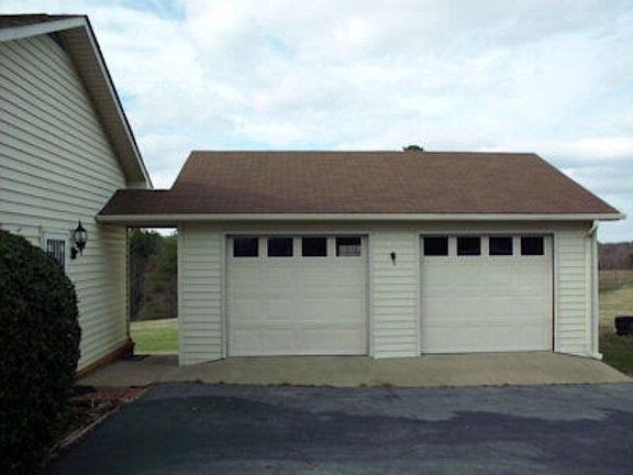 3rd image of 617 Homestead Trl