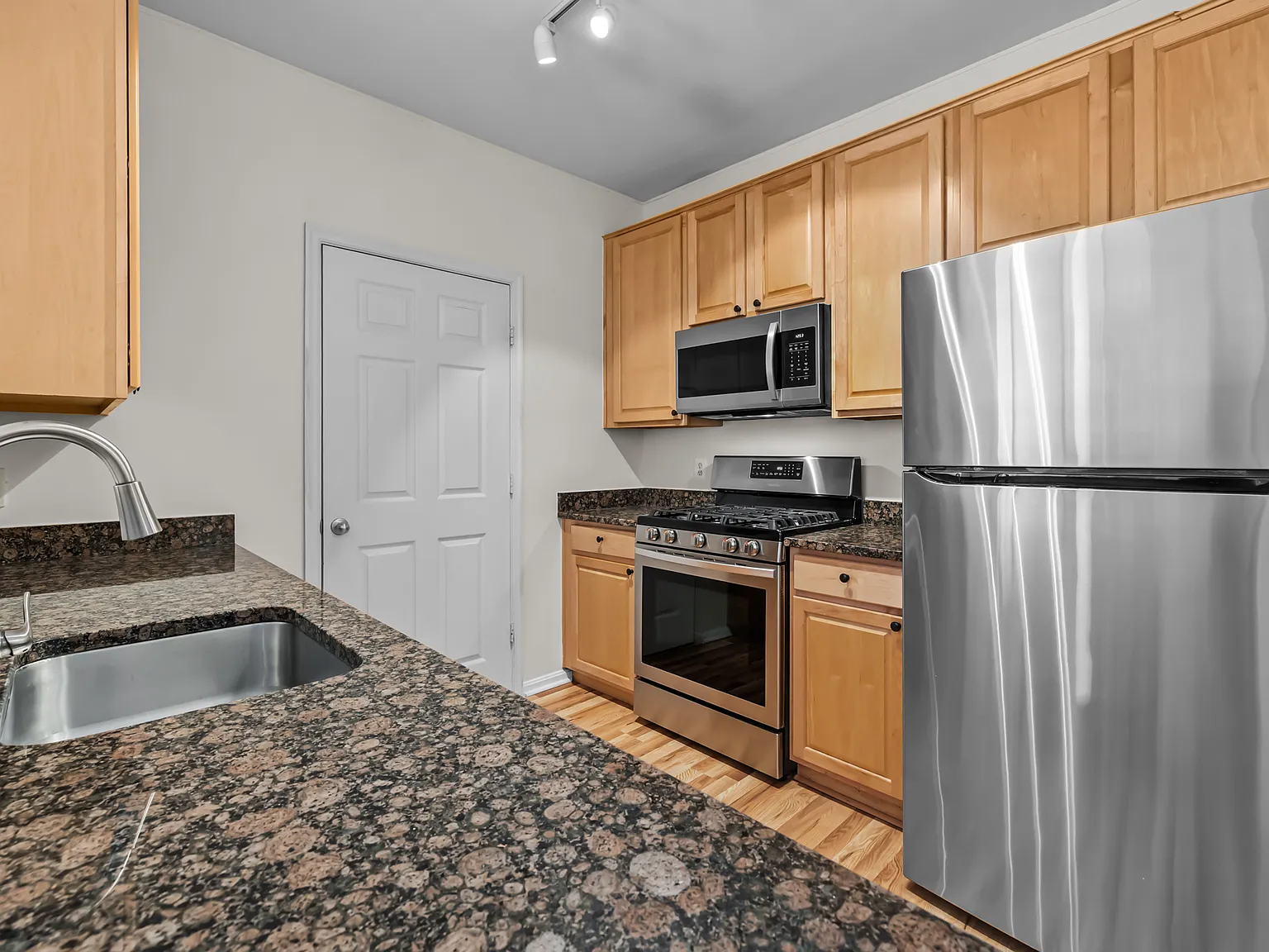 2 bed, 1098 sqft, $2,800 — Photo 4
