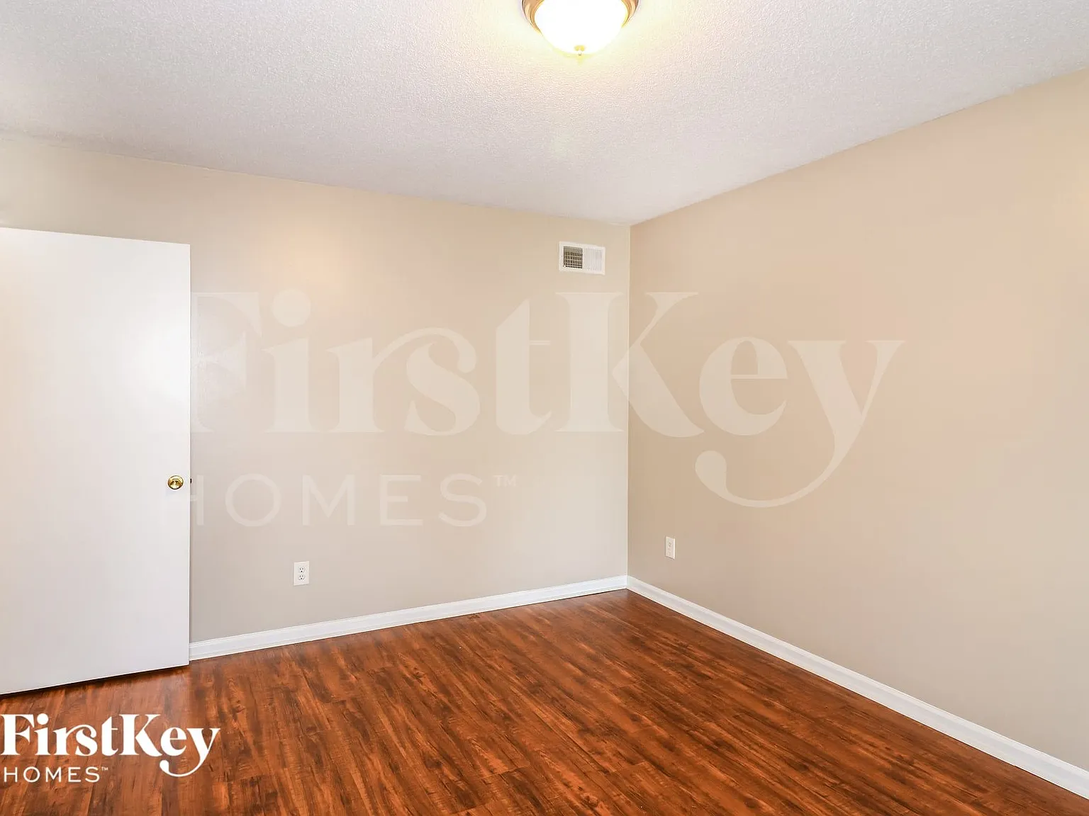 3 bed, 2.0 bath, 1609 sqft, $2,070 — Photo 3
