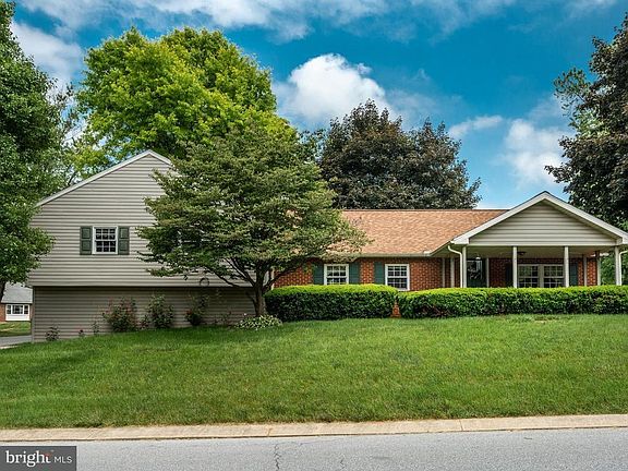2nd image of 4119 Dahlia Ct