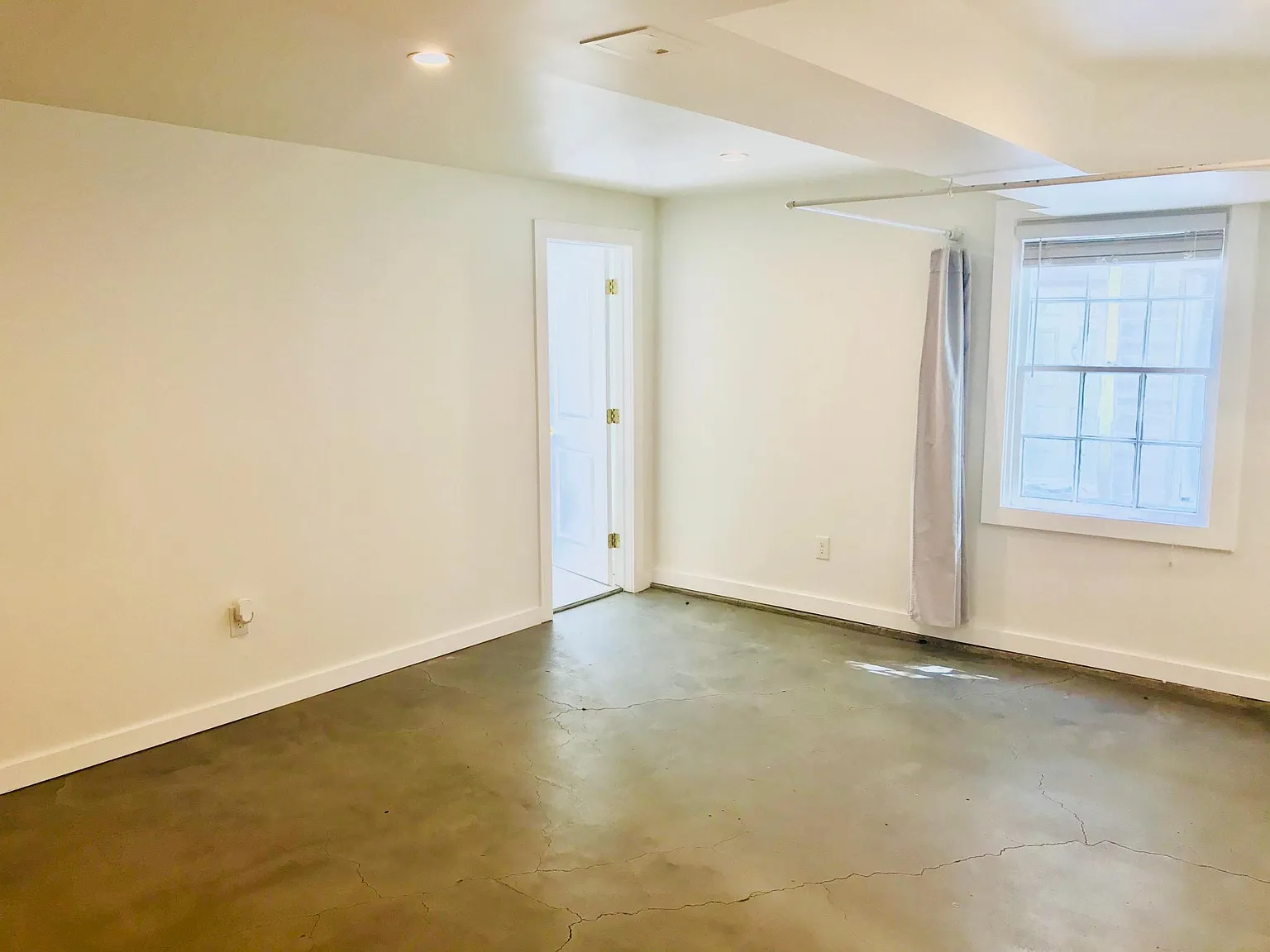 Studio, 400 sqft, $1,400 — Photo 4