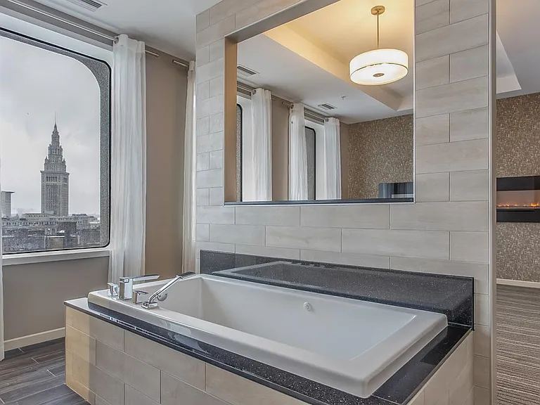 Iconic Living at The 9 — Photo 11