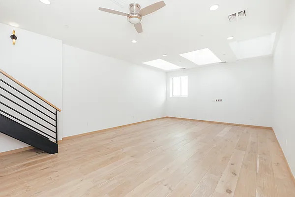 Living room, photo 1