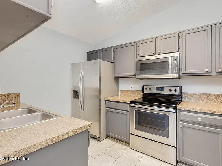 3811 Autumn Leaf Ct — Photo 7