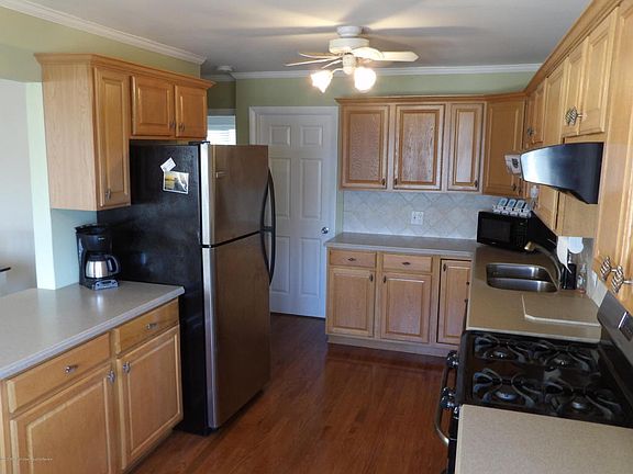 3rd image of 3162 Windsor Ave