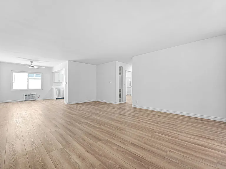 1237 Berkeley St - steps to Wilshire Blvd in Santa Monica — Photo 21