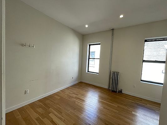 5th image of 555 W 151st St #677