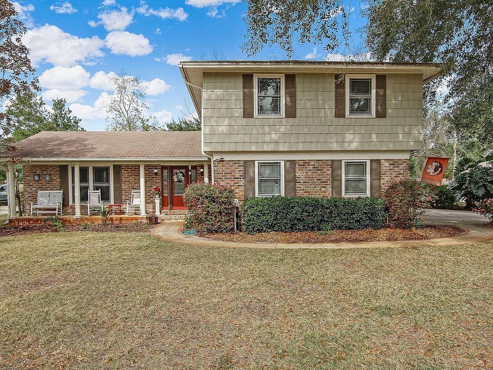 1st image of 584 Exeter Ct