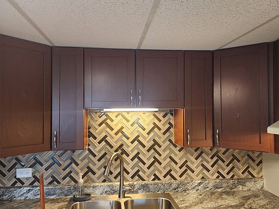 4th image of 2671 Sheridan Rd