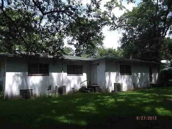 3rd image of 1545 Myrtle Dr