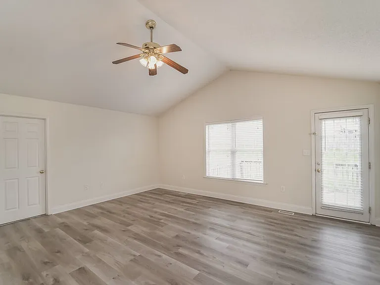 4512 Carol Ct — Photo 5