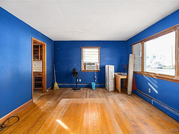 4th image of 2307 Fleet Ave