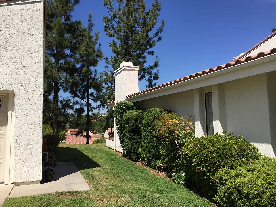 Side yard
