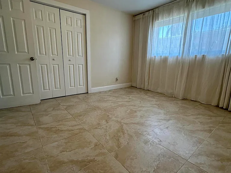 5605 SW 24th Ave — Photo 18