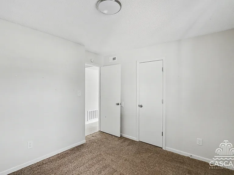 1032 NE Lindsay Ave — Photo 9