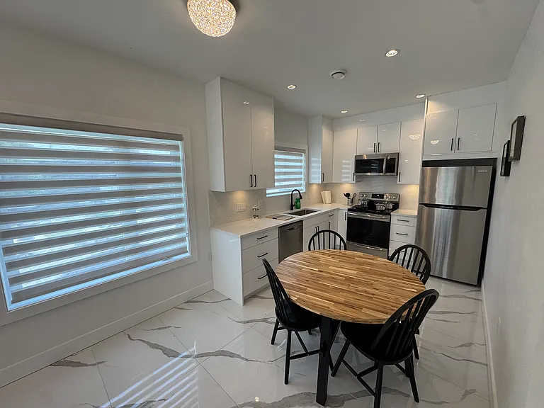 3087 Royal Oak Ave — Photo 15
