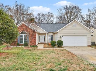 8907 Steelechase Dr, Charlotte, NC 28273